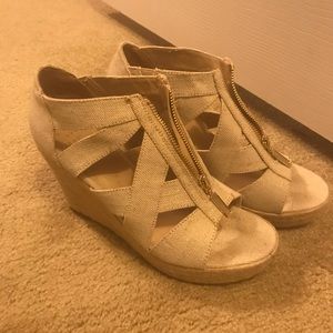 Tan/gold wedges